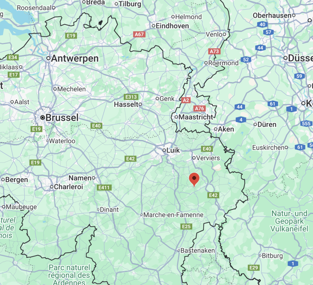 Gemakkelijk bereikbaar via E42 en E25, centrale ligging.